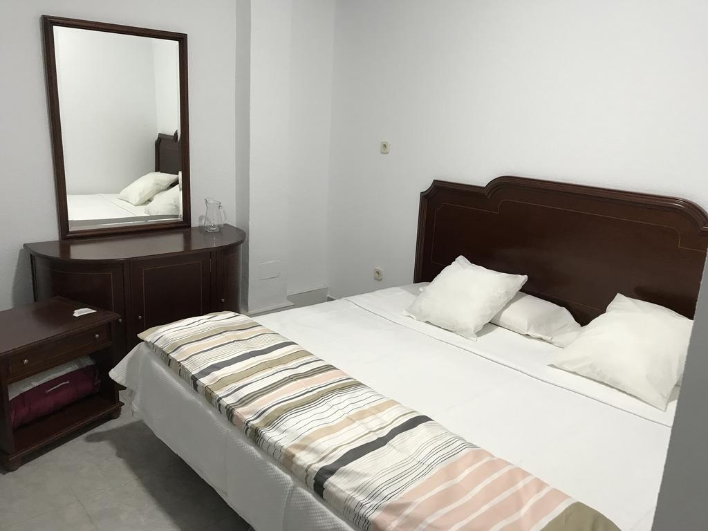 Hostal Lavapies Madrid Exterior foto